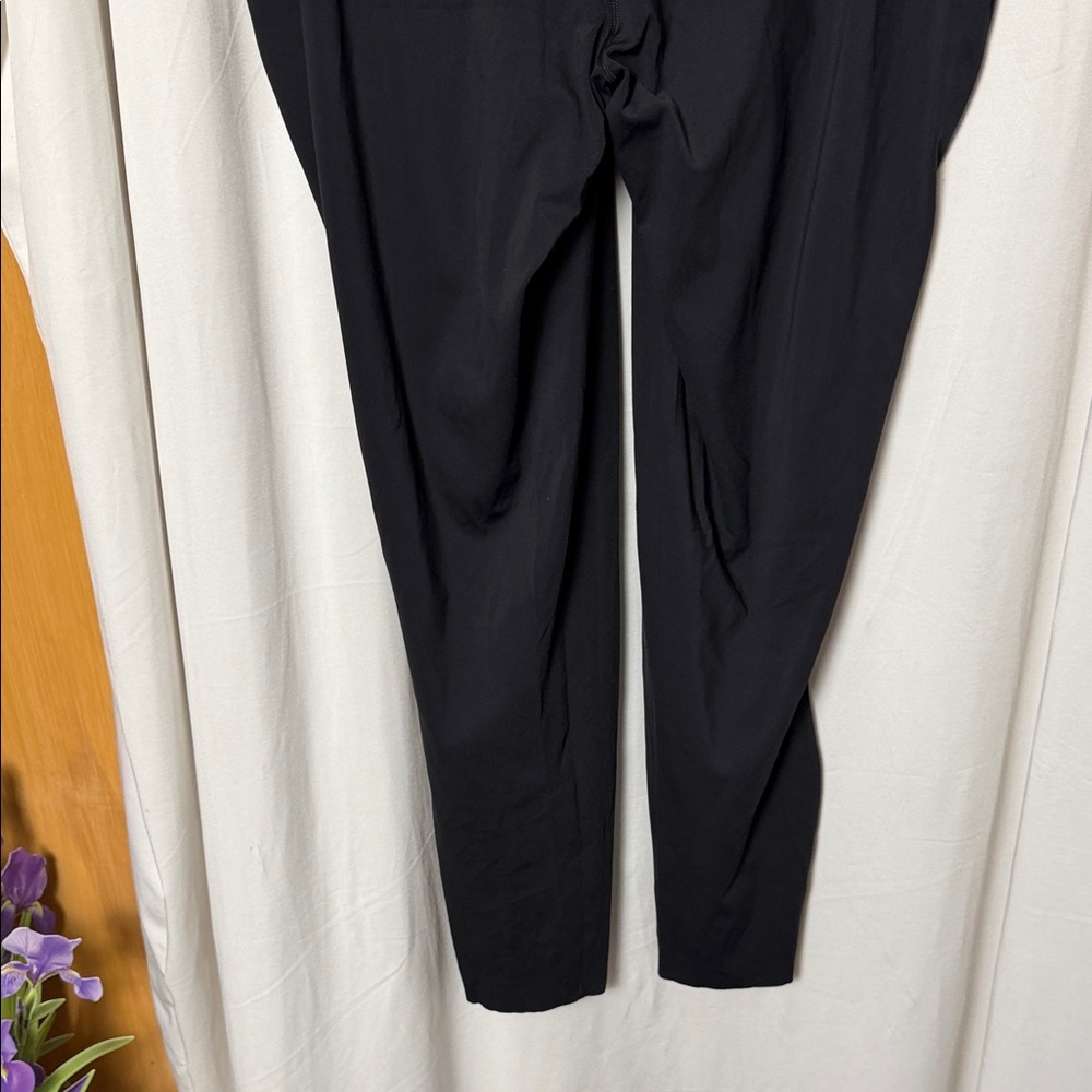 Lululemon Black Base Pace High-Rise Tight 25" Size 12 - Picture 8 of 12